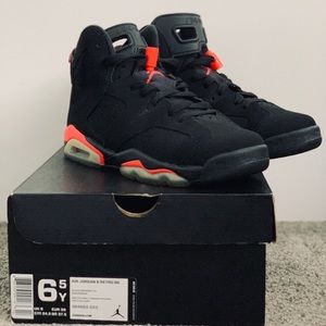 Jordan Retro 6 Size 6.5Y Boys